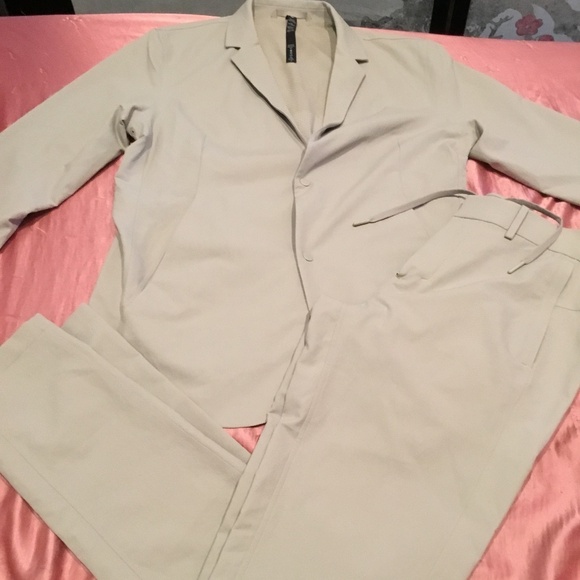 Lululemon Jacket & Pants Suit Khaki Sz M W31 - Picture 1 of 7